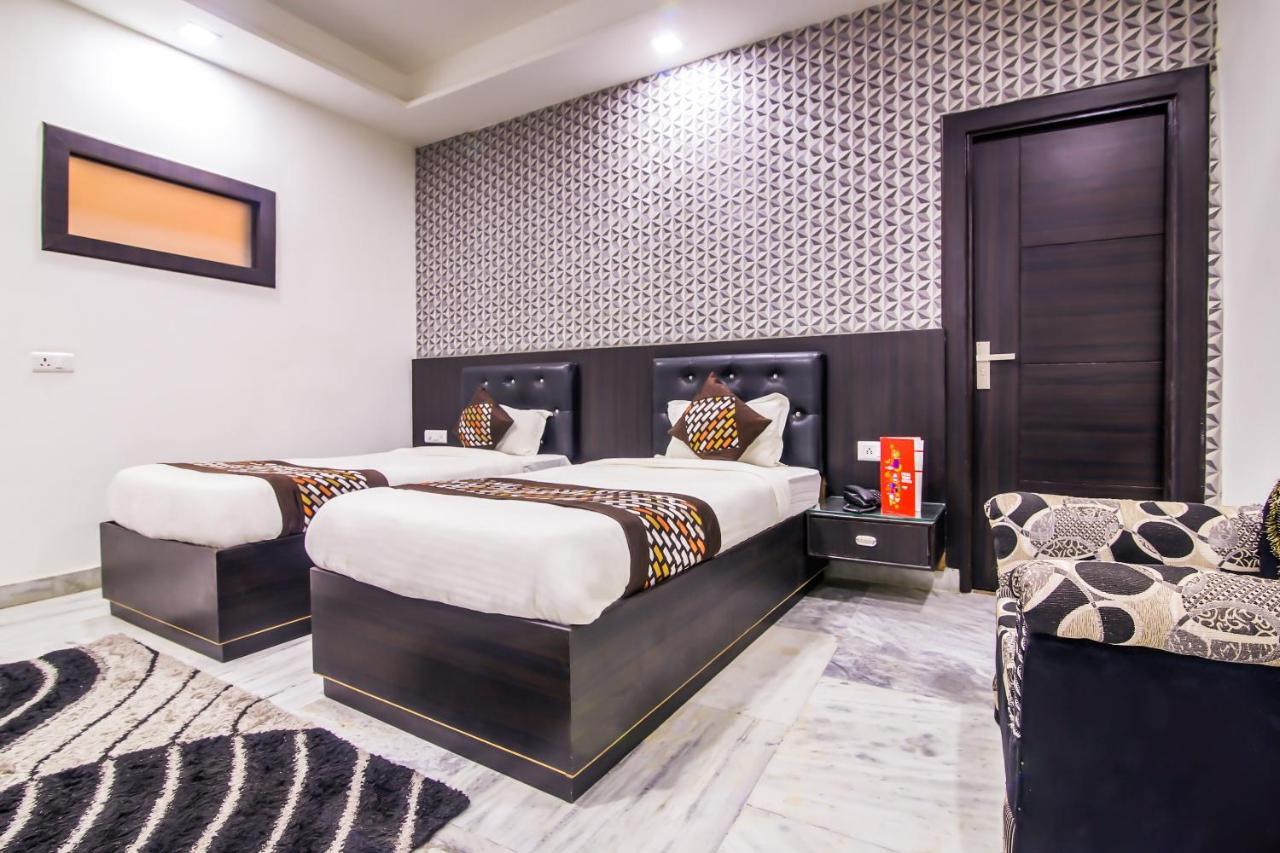 Hotel Oyo 8888 Riga Hs Deluxe à Agra  Extérieur photo