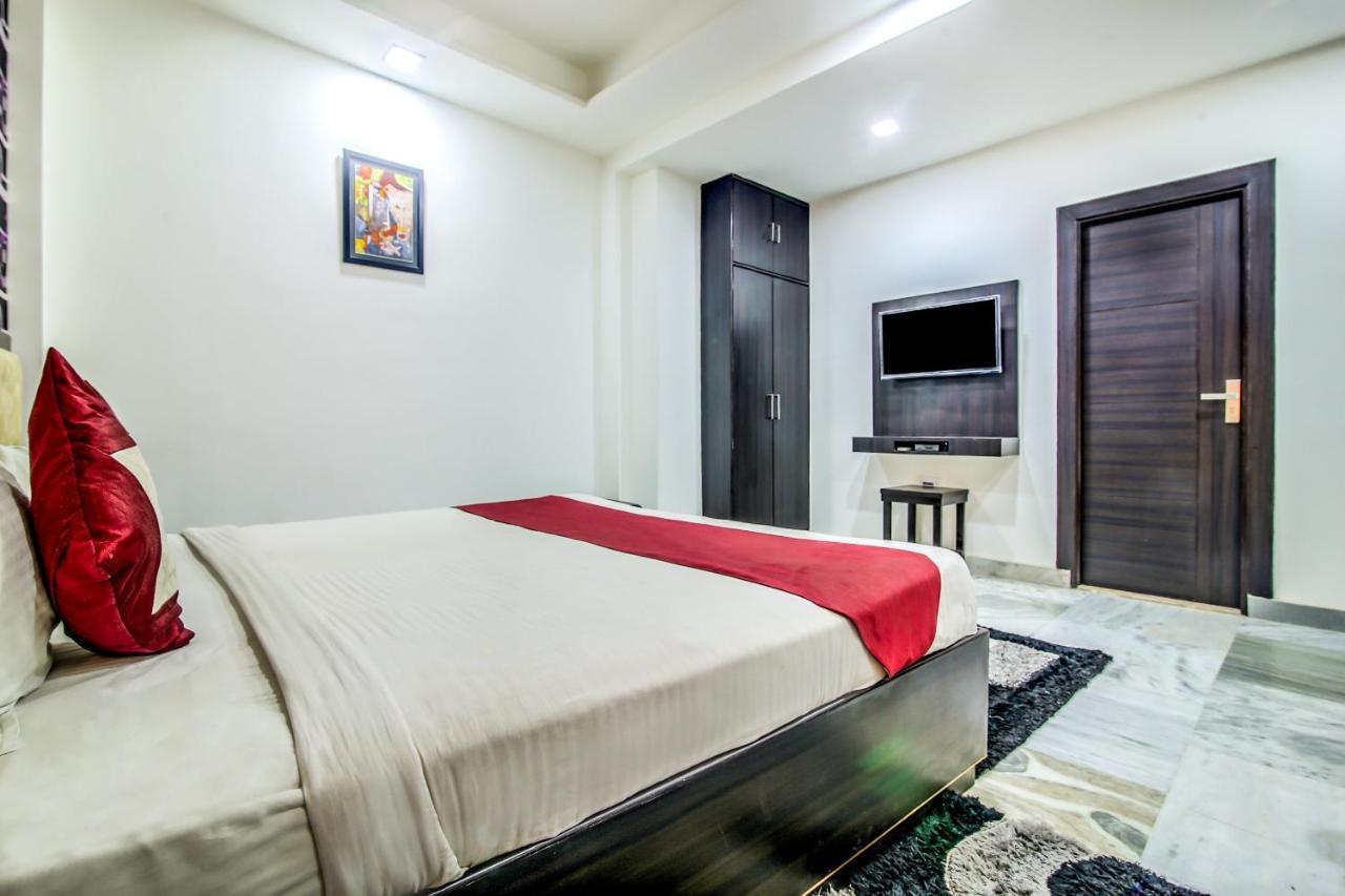Hotel Oyo 8888 Riga Hs Deluxe à Agra  Extérieur photo