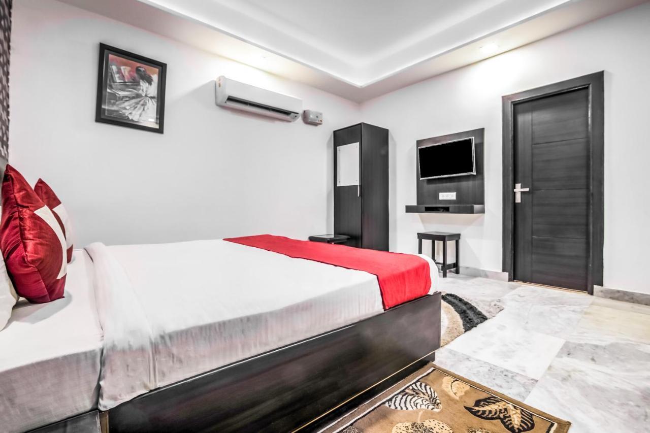 Hotel Oyo 8888 Riga Hs Deluxe à Agra  Extérieur photo
